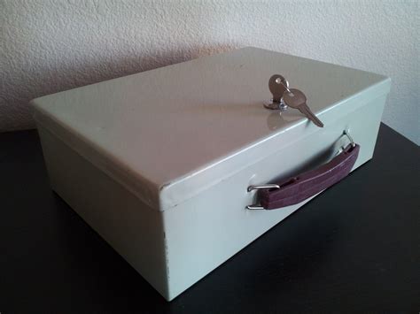 small metal lock box 1960s with key|small metal box with latch.